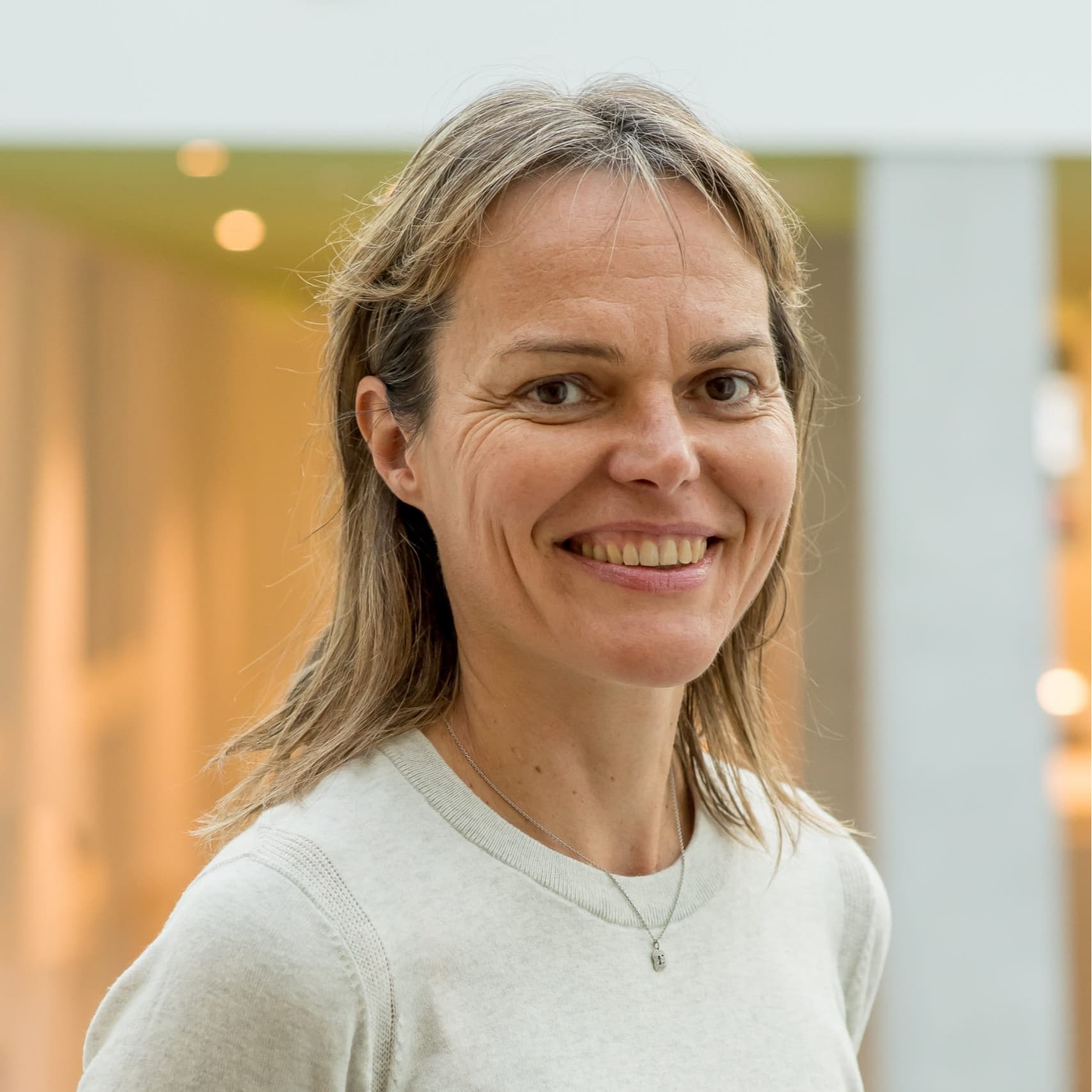 Julie LE CARDINAL 