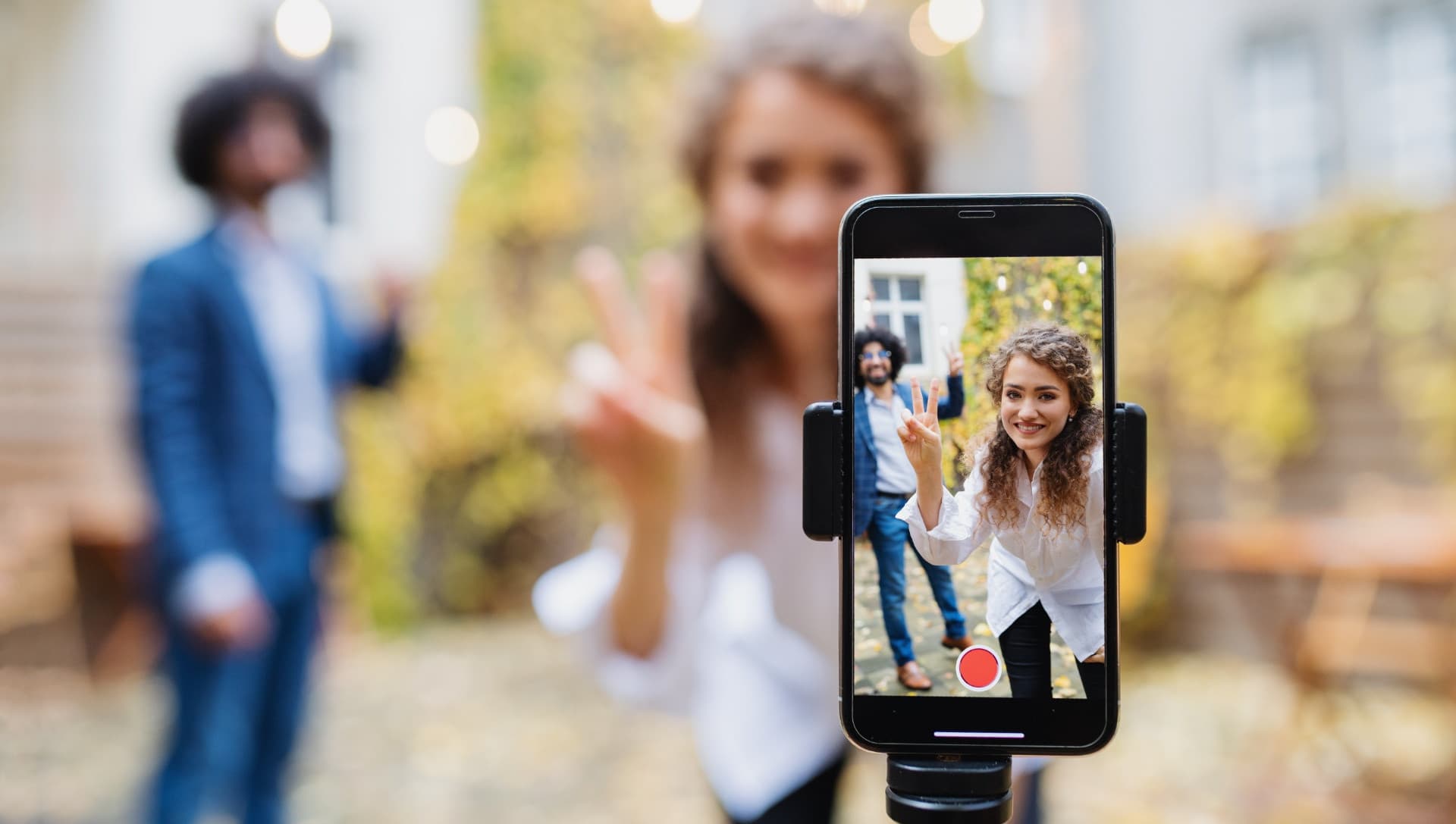 L'EM Normandie fait son entrée sur TikTok et présente son tout nouveau site Internet
