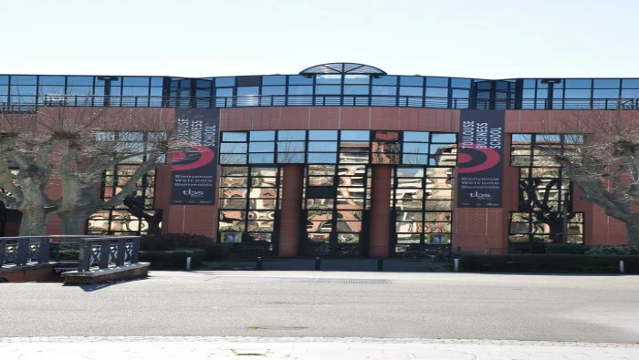 Toulouse Business School signe un partenariat avec Emindhub dans le cadre de ses programmes "Aerospace MBA"
