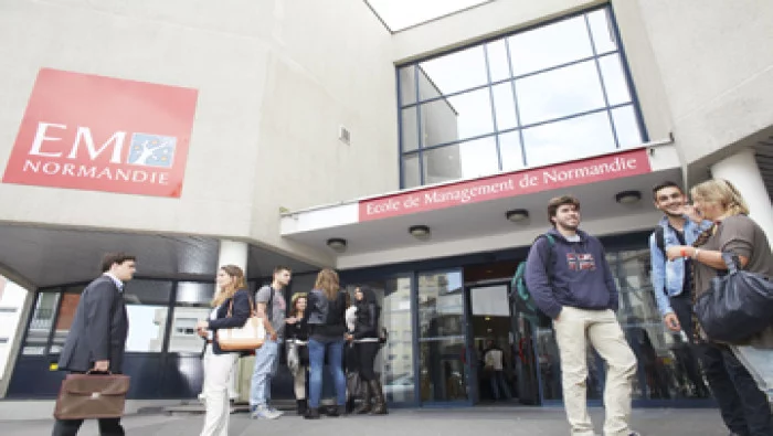L'EM Normandie ouvre une spécialisation Banking, Finance and Fintech sur son campus d'Oxford