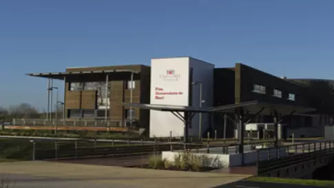Du savoir à la compétence : la thématique de la remise de diplômes de  l'Institut des risques industriels, assurantiels et financiers