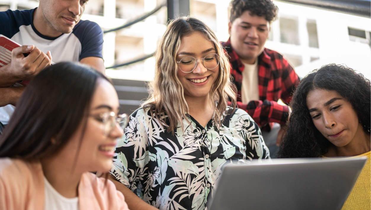 Sciences Po et IE University lancent un Double Diplôme en Tech et Affaires Internationales